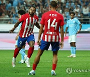 폭우도 뚫어낸 고품격 축구…AT마드리드, 맨시티에 2-1 승리