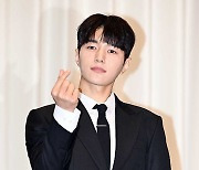 [Ms포토] 인피니트 김명수 '잘생긴거 축하해요~'