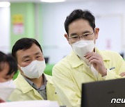 "반도체 혹한은 초격차 기회"…삼성 '역발상 투자' 상반기만 39조