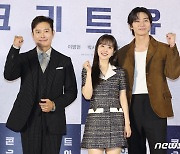 '콘크리트 유토피아' 이병헌·박서준 "폭염에 겨울옷 입고 촬영 힘들었다" [N현장]