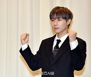 [포토]두주먹 불끈 쥔 김성규‘컴백 인피니트 13egin’