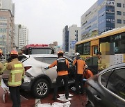 김포서 50대 여성 운전차량이 횡단보도 덮쳐…1명 사망·11명 부상