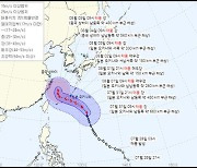 중국일까 한국일까…中 바라보던 태풍 `카눈` 고개 틀었다