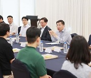 정부, 새 해외 상무관들에게 원전 세일즈 교육 실시