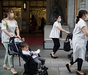 일본 남성 육아휴직 17.13% 역대 최고…대기업은 46.2%