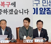 "방송정상화 두렵나" "방송장악위원장"…이동관 지명 공방