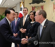 尹대통령, 美 하원 대표단 접견…"한미 동반성장 협조해달라"