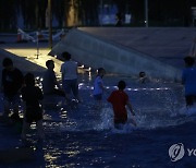 열대야 피해 한강으로