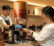 [포토] 코젤 흑맥주 향나는 엔제리너스 아메리치노