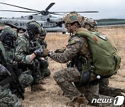 육군·해병대 美본토 훈련 연기… 태풍 '카눈' 日접근 영향