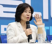 '노인 폄하' 설명하는 김은경 혁신위원장