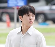 [E포토] 인피니트 엘, '얼짱 각도 살짝'