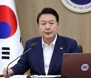 [속보] 尹 "교권 없으면, 학생 인권·학습권 보장안돼…`교권확립` 교사 목소리 새겨야"