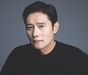 Lee Byung-hun takes the lead in disaster film 'Concrete Utopia'