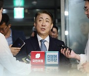 이동관 충돌…여 "방송장악은 문정권이" 야 "뒤틀린 언론관"