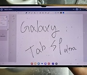 [잇써보니] 완전 방수에 '굿노트' 탑재···S펜은 종이에 쓰듯 매끄러워