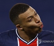 "565억, 잘 받았습니다"…음바페, 잔류 대가로 '충성 보너스 50%' 수령→PSG 호구됐다!