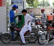 PAKISTAN ECONOMY FUEL PRICE