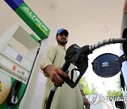 PAKISTAN ECONOMY FUEL PRICE