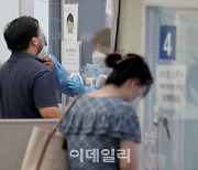 [포토]코로나 확진자 수 5주 연속 증가…사망·중환자도 늘어