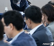 고개 숙인 이한준 한국토지주택공사 사장