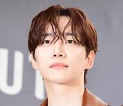 이준호, 아래서 봐도 완벽한 비주얼