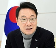 ‘강원도 반도체 홀대론’ 속 김헌영 강원대 총장 연구소 유치 고군분투