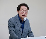 교사들 악성민원 시달리지 않을까..조희연 "면담 사전예약·챗봇 도입"