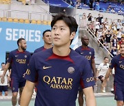 두달 만에 부산 찾은 이강인 "PSG 동료들과 함께 방한해 영광"