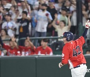 철옹성 같던 리그 최고 외인, 정보근의 마수걸이 홈런으로 격파…롯데, 4연패 탈출[스경X현장]