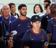 입국하는 PSG 이강인