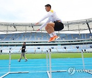 '스마일 점퍼' 우상혁 가뿐히