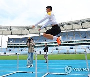 '스마일 점퍼' 우상혁 가뿐히