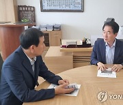 김성호 행안부 재난안전관리본부장 면담하는 조길형 시장