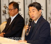 [포토]이주호 부총리, 교원 회복·보호 방안 마련 학부모 간담회