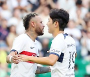 이강인, PSG 유니폼 입고 고국팬들에 인사...'네이마르 멀티골' PSG 완승