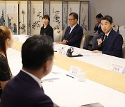 이주호 "교권 회복, 학부모 인식 개선 함께 이뤄져야"