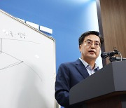 김동연, 국토부 양평고속도 노선 반박…“주민 반발 더 클 것”