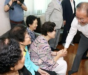 "전국 경로당에 냉방비 10만원씩"... 국민의힘 '노인 폄하' 민주당과 차별화