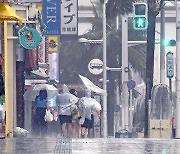 체감 40도 폭염이 태풍 밀어냈다…한반도 '거대 고기압' 역설