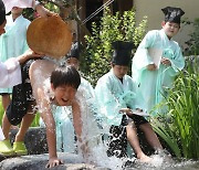 "엎드리면 촤악~" 상반신 등목, '이 질환' 있을 땐 위험해요