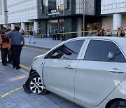 “14명 부상, 2명은 위중” 車돌진후 무차별 흉기난동, 서현역 아수라장