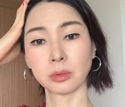 54세 이소라, 동안 미모로 단발도 완벽 소화