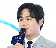 김성균, 살짝 긴장한 인사말 [포토엔HD]