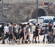 폭염에 에어컨 풀 가동…소상공인들 "냉방비 폭탄 우려"