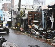 日오키나와 덮친 태풍 카눈…2명 사망·66명 부상, 14만 가구 정전