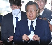 [속보]'50억 클럽' 박영수 구속…"증거 인멸 염려"