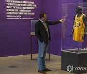 'NBA 전설' 체임벌린 유니폼 경매…낙찰가 51억원↑ 예상