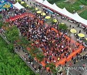 화천토마토축제 개막…토마토 속 금반지 찾기 관심 고조