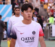 PSG 유니폼 입고 경기장 들어선 이강인